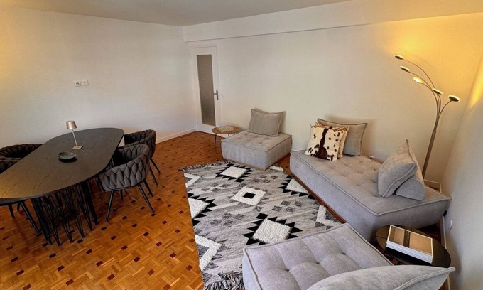 Ventabrun Apartment | La Maison de Louise: Appartement Rénové, Élégant, Central, Mer & Plages Proches!
