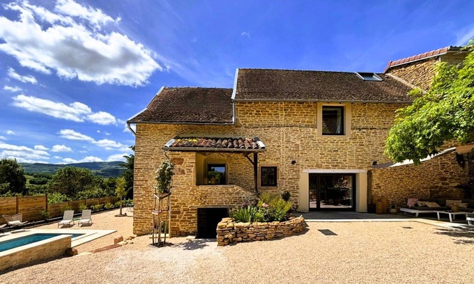 Maconnais Beaujolais Agglomeration Cottage | La Maison des Iris - Atmospheric Stay in Authentic Burgundy Setting