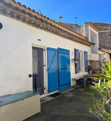 Peyriac-de-Mer House | la maison des lauriers rouges