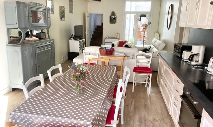 Loches House | La Maison des Remparts - Gite Pour 8 Pers a Loches