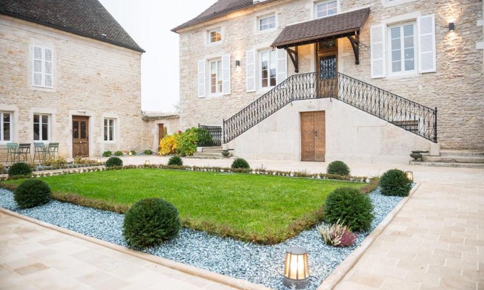 Puligny-Montrachet House | La Maison Deveney Mars