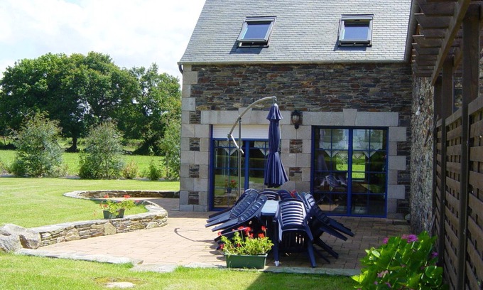 Plestin-les-Greves House | La maison du sabotier, 8 people, 4 km sea, 1 km downtown