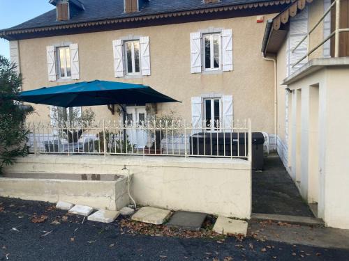 Ledeuix House | La Maison du soleil L Aulhere 3 étoiles ,Maison familiale 6-7 personnes, Jacuzzi , Massages bien-être en option