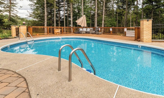Stroudsburg House | La Maison | Heated Pool Hot Tub Ski Games