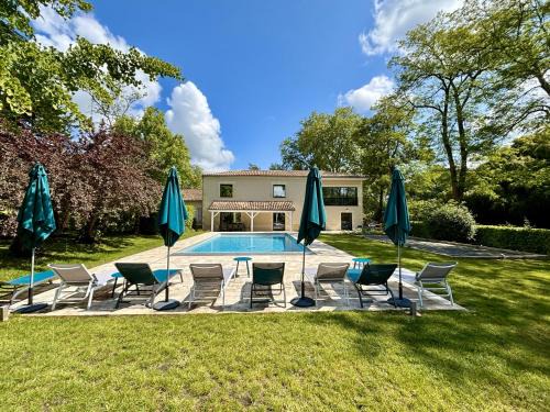 Verac House | La Maison L'Eperon, stylish 5 star villa surrounded by vineyard near Saint Emilion