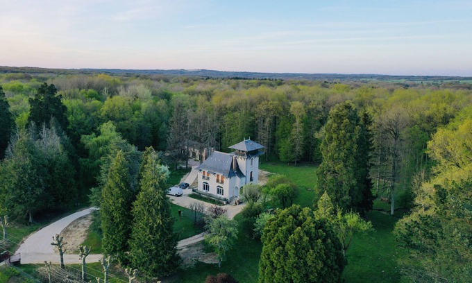 Saint-Sauveur-en-Puisaye House | La maison Maroc, a house nestled in a 2-hectare park