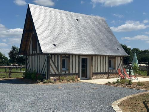 Ticheville House | La Maison Poulette