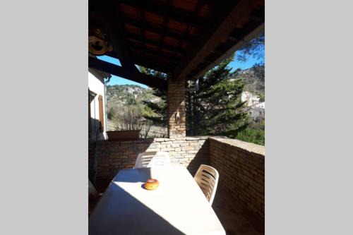 Rochecolombe Apartment | La maison près de la cascade.