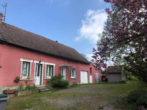 Vievy House | La Maison Rose