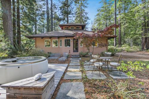 Anchor Bay House | La Maison Rose