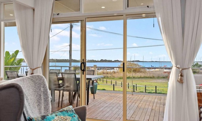 Goolwa South House | "La Maison Tranquille" Deluxe Riverfront Retreat