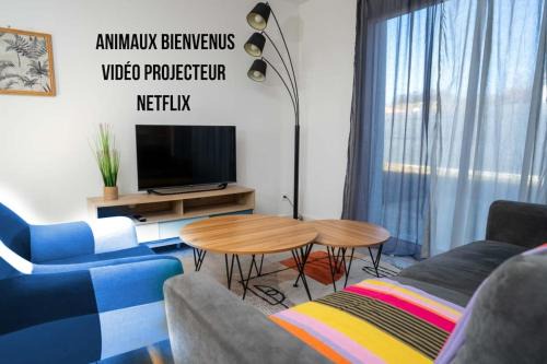 Giroussens Apartment | La Maison Turquoise