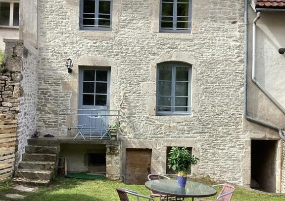 Ornans House | La Mamone