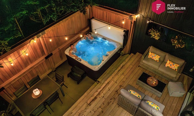 Pont-Rouge Ski Chalet | ⭐ La Marie-Clémentine de Portneuf 🍊 Private hot tub, Pool & Billard ⭐