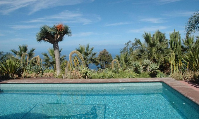 Puntillo del Sol House | La Matanza - Family chalet near the coast with dream view & shared pool
