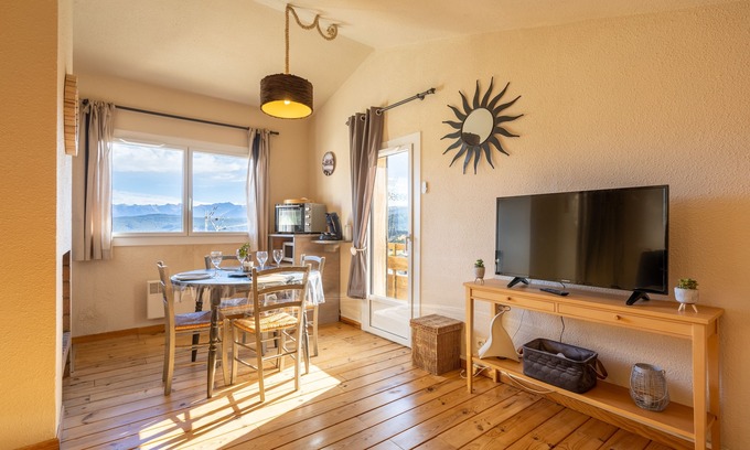 Les Angles Apartment | La Minoterie - Two Bedroom Apartment, Sleeps 4