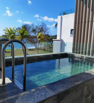 Grande Riviere Noire Apartment | La Mivoie pieds dans l'eau