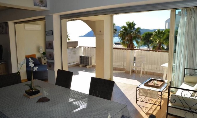 Les Sablettes Apartment | "La Murène" Seafront apartment