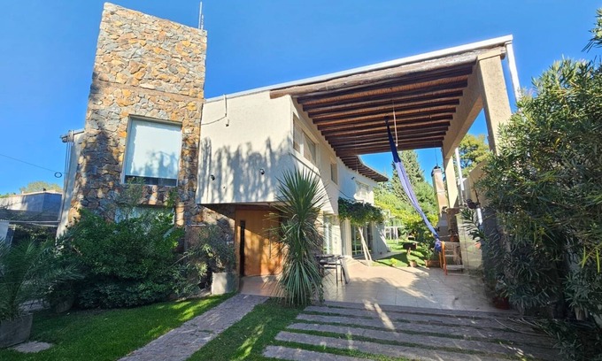 Lujan de Cuyo Villa | La Nevada, Magnifica Casa con Jardín y Piscina