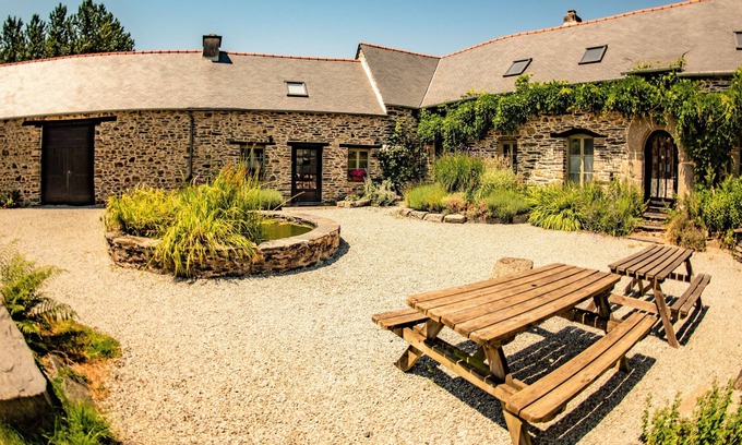 Saint-Mayeux House | La Noisette - Charming 17thC cottage. Shared pool. Low mobility access Sleeps 7