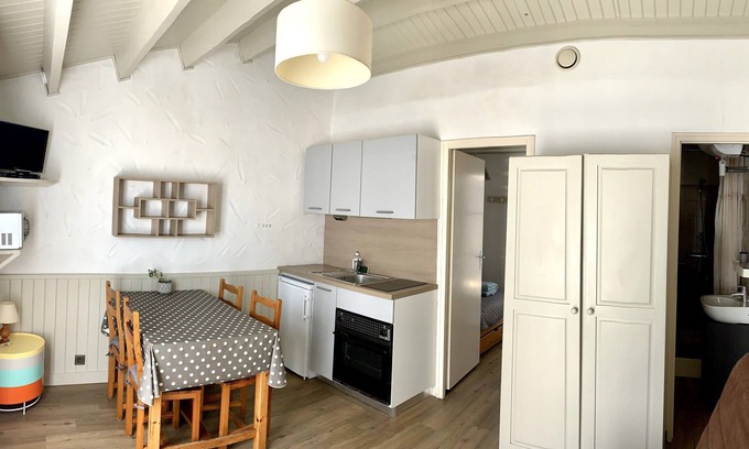 Sainte-Marie-de-Re Cottage | La Noue rental at a low price 250m from the sea and 400m from the village center - 4 people max