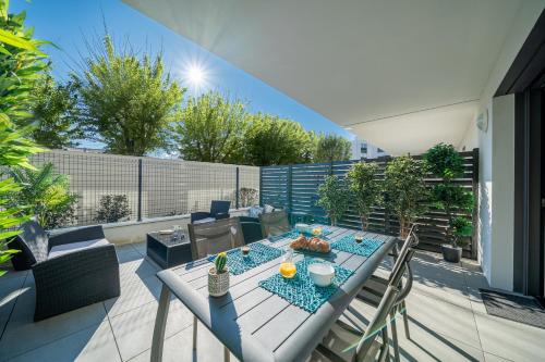 Royan Apartment | La Pépite - Appt en Hypercentre au calme, Terrasse et Garage - Res Meyer