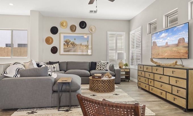 East Mesa House | La Palma Suites in Mesa