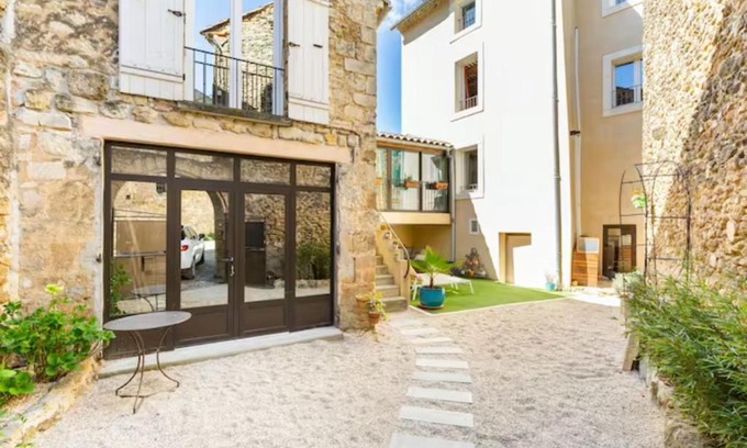 Rochegude Bed & Breakfast | La Parenthèse, chambres d'hôtes