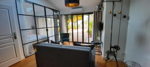Fleurieu-sur-Saone Apartment | La Parenthèse, Rez de jardin indépendant, 4 étoiles