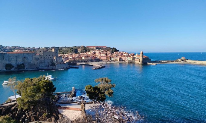 Collioure Apartment | La perle de Collioure à 100 métres de la plage de sable fin avec piscine et parking