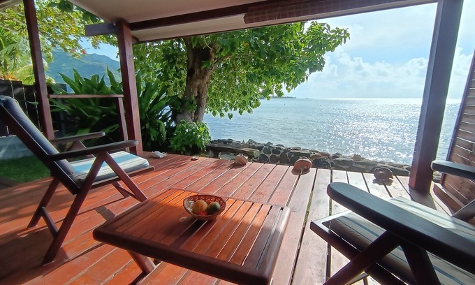 Pihaena House | La Perle de Moorea Fare MOANA ITI LAGON EDGE FOOT IN WATER OPUNOHU BAY
