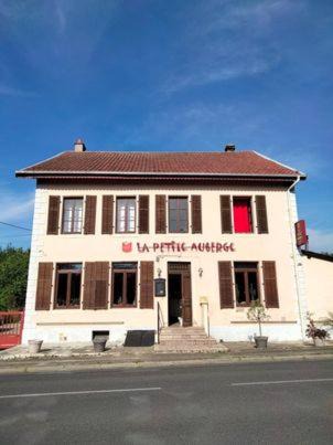 Lorquin House | La Petite Auberge