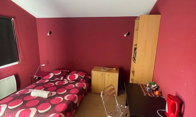 Chassieu Bed & Breakfast | La Petite Maison Chez JP. À Proximité du Stade et du Parc Eurexpo