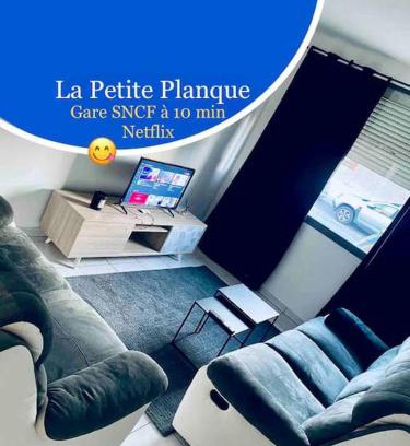 Vaux-sur-Seine Apartment | La Petite Planque