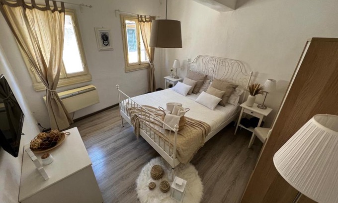 Santa Croce Apartment | La Piccola Maison