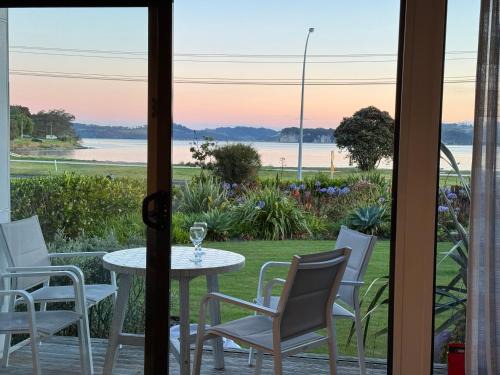 Whitianga Apartment | La Plage - Beachfront Apartment