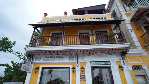 White Town Hotel | La Plage Seaview Suites