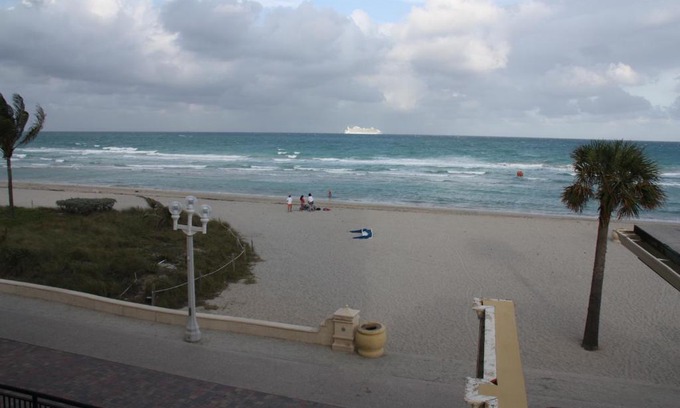 Hollywood Apartment | La Playa Beach Front Hollywood