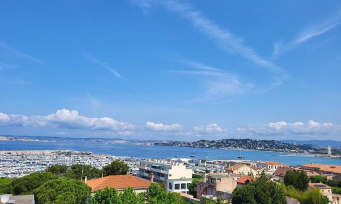 8th Arrondissement Apartment | La Pointe Rouge vue mer
