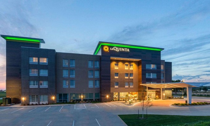 Altoona Hotel | La Quinta by Wyndham Altoona Des Moines