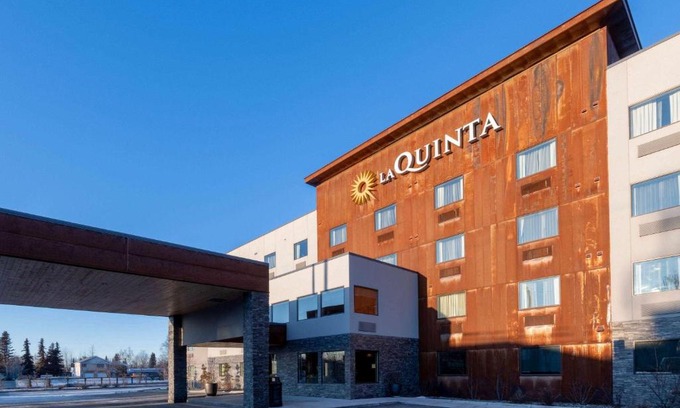 Spenard Hotel | La Quinta by Wyndham Anchorage Airport