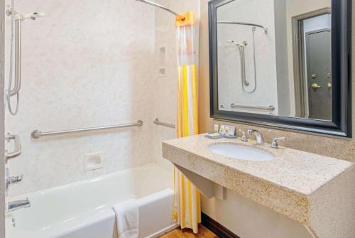 Moore Hotel | La Quinta by Wyndham Oklahoma City - Moore