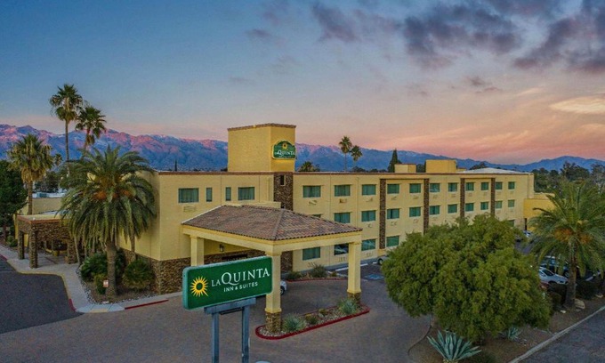 El Montevideo Hotel | La Quinta by Wyndham Tucson - Reid Park