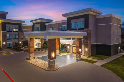 Tyler Hotel | La Quinta by Wyndham Tyler - University Area