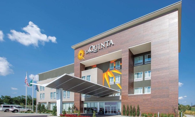 Broken Arrow Hotel | La Quinta by Wyndham Tulsa Broken Arrow