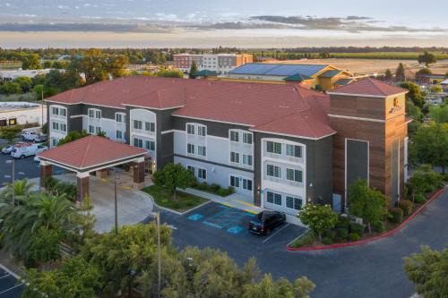 Visalia Hotel | La Quinta by Wyndham Visalia/Sequoia Gateway