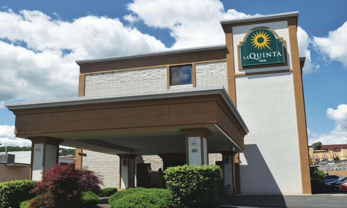 Johnson City Hotel | La Quinta Inn by Wyndham Binghamton - Johnson City