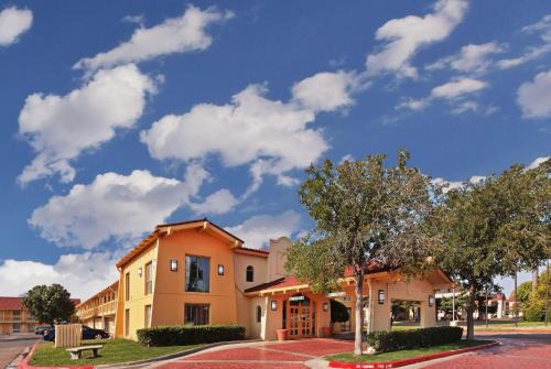 Amarillo Hotel | La Quinta Inn by Wyndham Amarillo Mid-City
