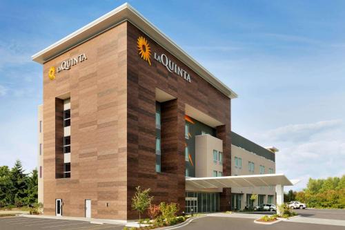 Burlington Hotel | La Quinta Inn & Suites by Wyndham Burlington