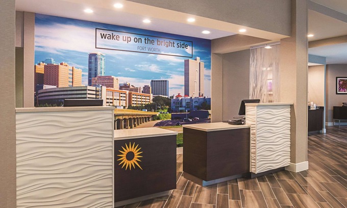 Fort Worth Hotel | La Quinta Inn & Suites by Wyndham Fort Worth City View